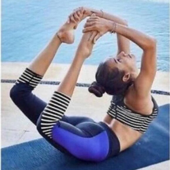 Athleta Chaturanga Leggings S Flow Stripe Cropped Blue Mid Rise Tight Size Capri - Picture 1 of 13